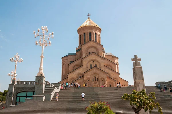 Tbilisi, Gruzie - 26 srpna 2017: Katedrála Nejsvětější Trojice Tbilisi. Sameba. Největší katedrála v kavkazském regionu — Stock fotografie