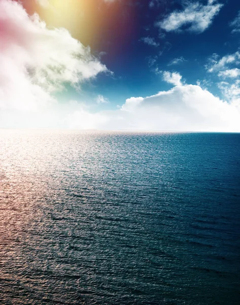 Ozeanblick mit Sonneneruption — Stockfoto