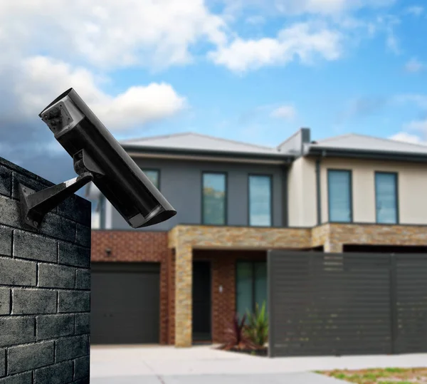 Überwachungskamera mit dem Haus — Stockfoto