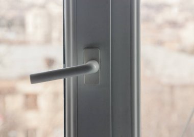 Ev pencere kolu portre