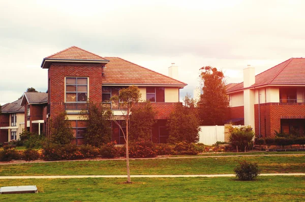 Residential houses in the sunset — Stock Photo, Image