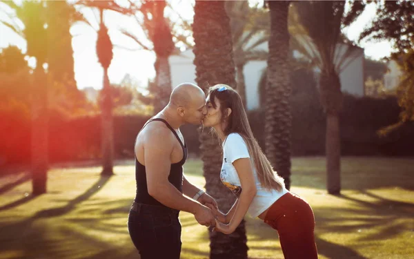 Happy couple in the sunlight — Stock Photo, Image