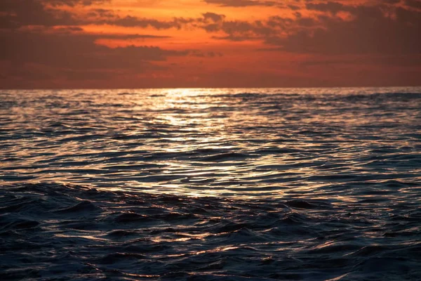 Wunderschöner Sonnenuntergang in sea.batumi.georgia — Stockfoto