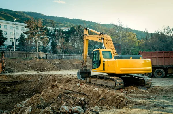 Arbeitsmaschinen auf der Baustelle — Stockfoto