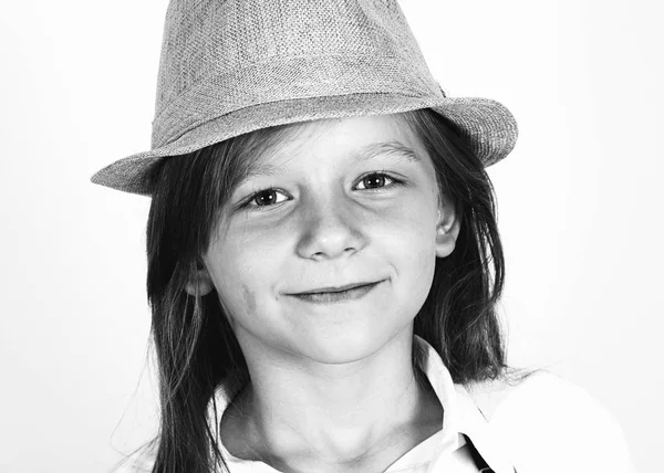 Hezká dívka v klobouku — Stock fotografie