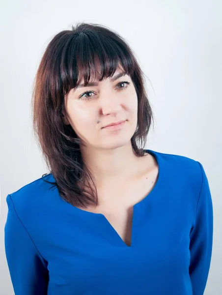 Casual pretty brunette girl closeup — Stock Photo, Image