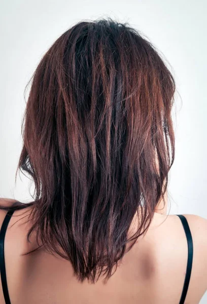 Fechar o corte de cabelo morena — Fotografia de Stock