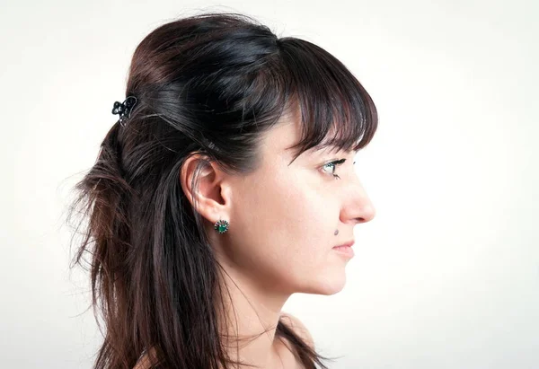 Casual pretty brunette girl closeup — Stock Photo, Image