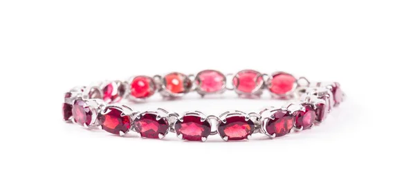 Bracelet avec les pierres rubis sur le blanc — Photo