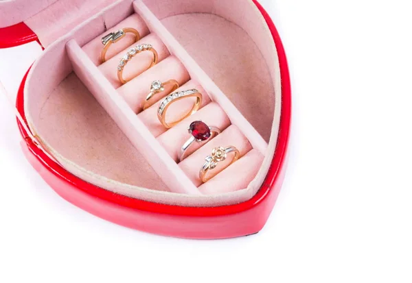 Caja Regalo Roja Forma Corazón Con Anillos — Foto de Stock