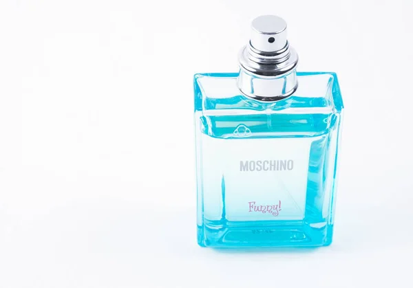 Tbilisi Georgia Dezembro 2019 Moschino Engraçado Pefume Popular Para Mulheres Fotos De Bancos De Imagens