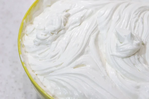 Une crème blanche pour le gâteau . Photo De Stock