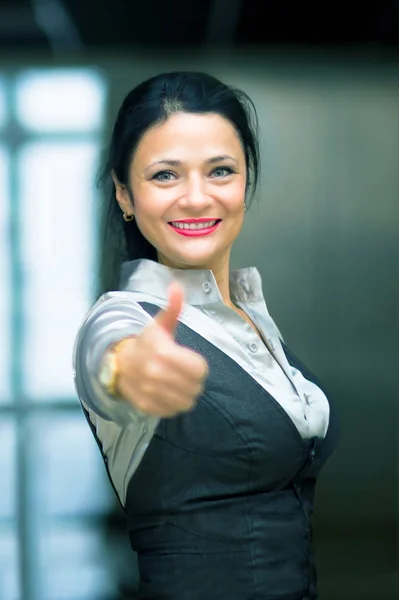 Imagen de la exitosa mujer de negocios feliz en el cargo —  Fotos de Stock