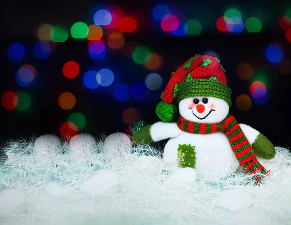 Juguete decorado con un muñeco de nieve, sobre un fondo negro — Foto de Stock
