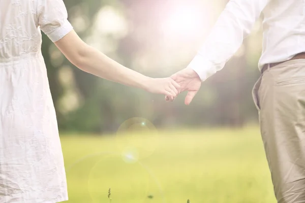 Happy couple - pregnant woman and her husband on a walk in the Park — Stock Photo, Image