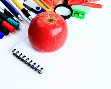  Ofis ve öğrenci aksesuarları. Okul konseptine dönelim..