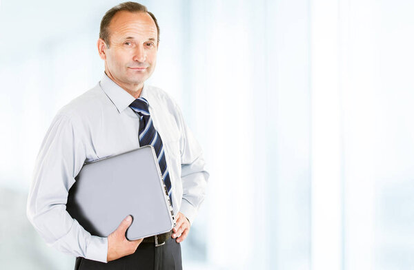 концепция доверия и партнерства: эксперт - профессионал
