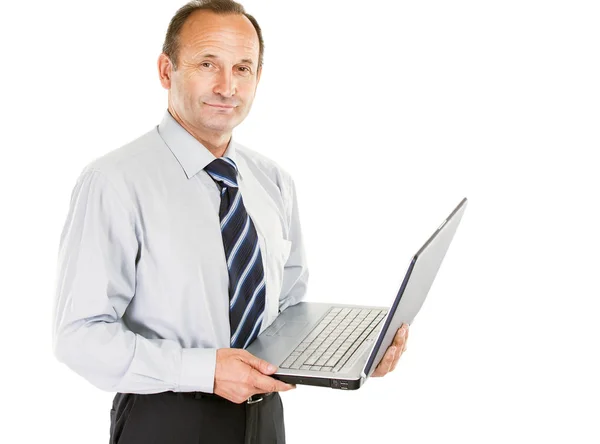 Бизнесмен - профессионал с открытым ноутбуком на белом заднем плане — стоковое фото