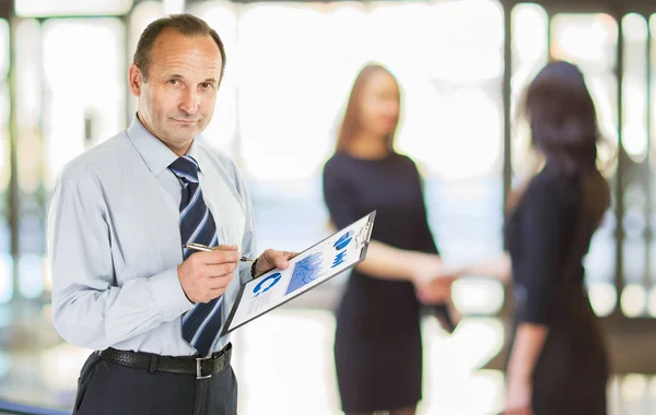 Redovisning. Ekonomidirektör med planen för revenu — Stockfoto