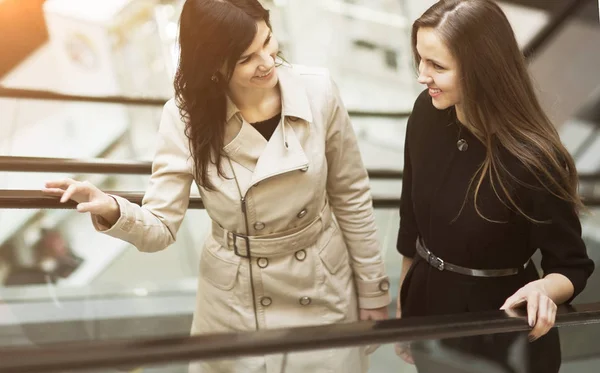 Two business people on the escalator,  young entrepreneurs talk about work plans — Stock Photo, Image