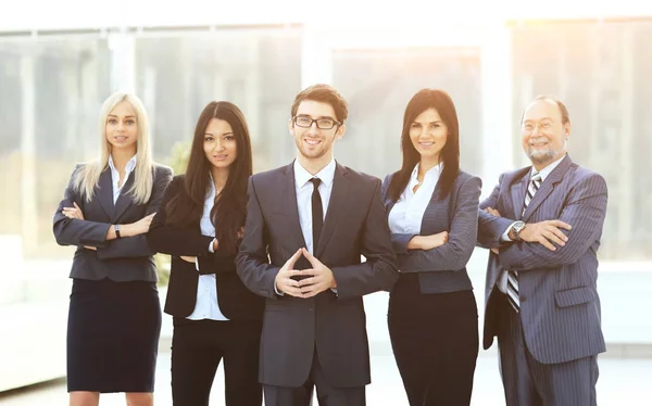 Direktör och business team på office bakgrund — Stockfoto