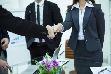 karşılıklı iş ortakları sözleşme çalışma yerinde tartışılması sonra