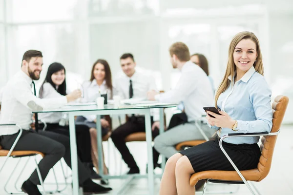 Avvocato principale della società sullo sfondo, business meeting partner commerciali — Foto Stock