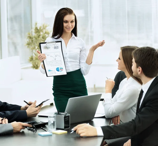 Succesvolle business team bespreken het plan van het werk — Stockfoto