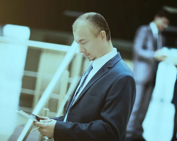 Happy smart business man with team mates discussing, the background — Stock Photo, Image