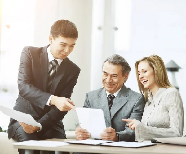 Successful business team discussing the companys work plan — Stock Photo, Image