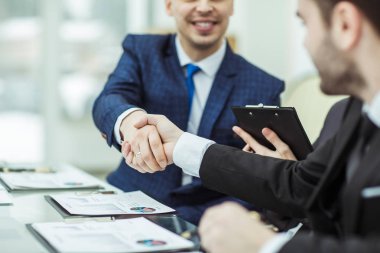 sonra tartışma finansal anlaşmanın karşılıklı iş ortakları