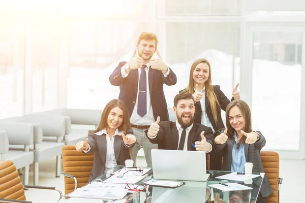 Success concept in business - a professional business team is delighted with the achievements of the joint work — Stock Photo, Image