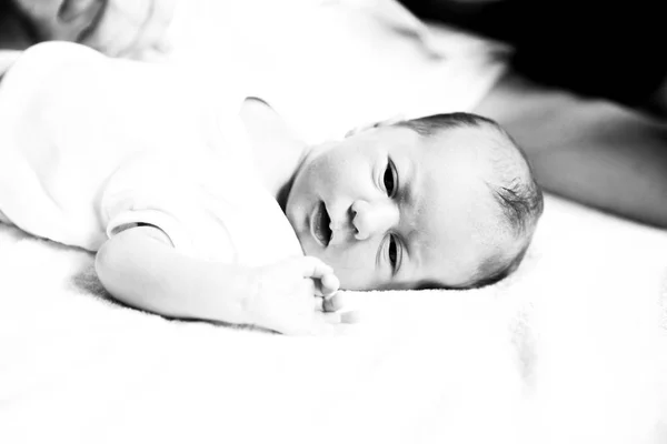 Foto en blanco y negro en estilo retro: el concepto de maternal - n —  Fotos de Stock