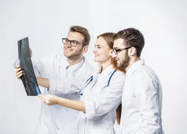 Grupo de diagnósticos con rayos X sobre fondo blanco — Foto de Stock