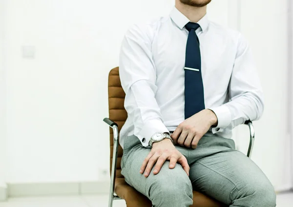Έννοια της επιχειρηματικής επιτυχίας - επιχειρηματία που κάθεται σε μια καρέκλα στο — Φωτογραφία Αρχείου