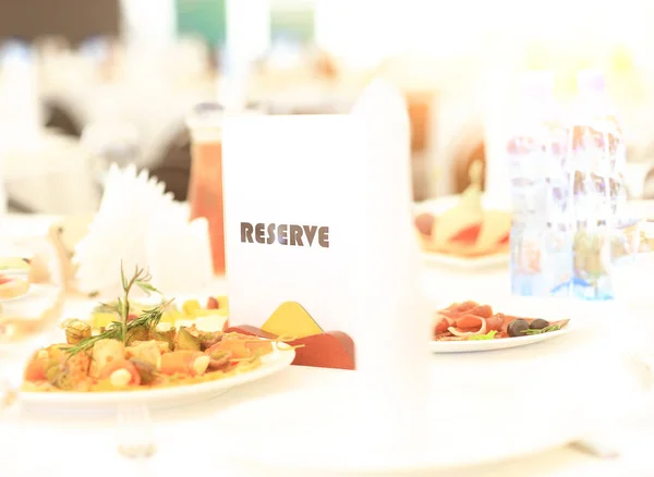 Reserved sign on a restaurant table — Stock Photo, Image