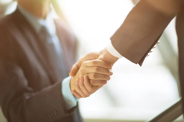 Businessman shaking hands to seal deal with his partner — Stock Photo, Image