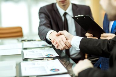 sonra tartışma finansal anlaşmanın karşılıklı iş ortakları