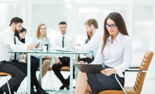 Ledande specialistföretag i bakgrunden av det business-teamet — Stockfoto