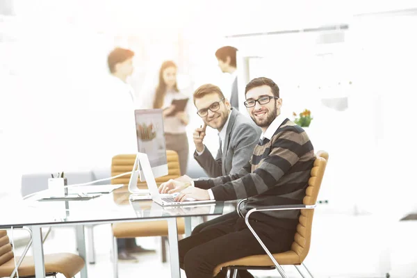 Professional business team working on a presentation of a new advertising project. — Stock Photo, Image