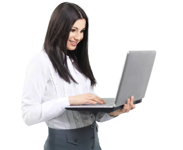 Retrato de uma mulher administrador com laptop no backgroun branco — Fotografia de Stock