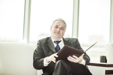 yeni bir sözleşme şartları belgeleriyle deneyimli avukat değerlendirmeleri