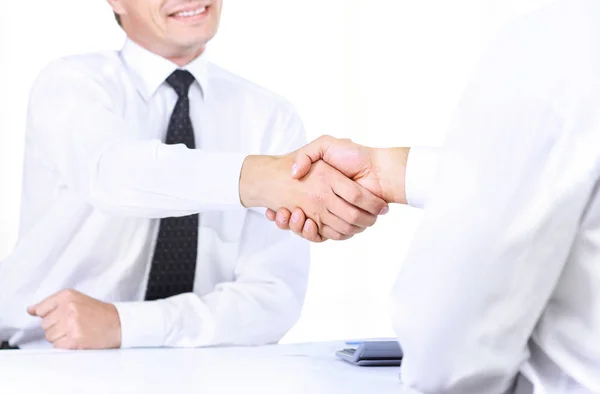 Närbild bild av business handskakning i mötet. Partnerskap-konceptet — Stockfoto