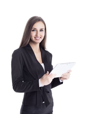 Genç, çekici, başarılı iş kadını, tablet kullanarak işbirliği keşfetmek