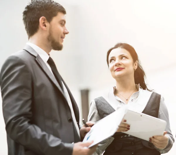 Discussion, discussing the latest financial results — Stock Photo, Image