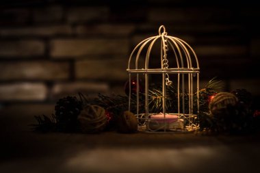 Noel arka plan. Noel mum ve yılbaşı ağacı süsleri