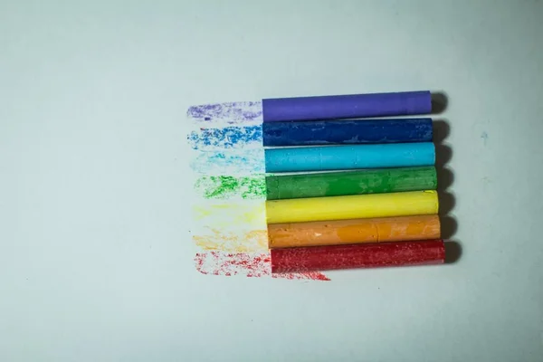 Lápices de colores ulticolores para dibujar. Aislado sobre un fondo blanco — Foto de Stock