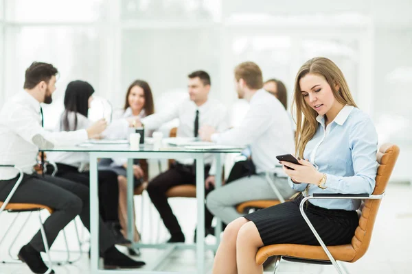 Abogado líder de la empresa en el fondo, socios de negocios reunión de negocios — Foto de Stock