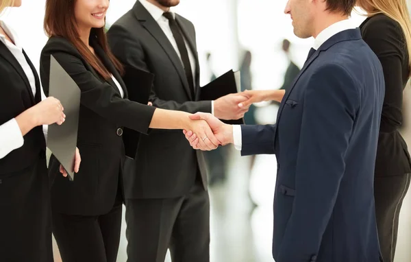 Concept de coopération.handshakes lors de la rencontre de partenaires commerciaux — Photo