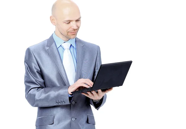 Pria dengan laptop di latar belakang putih — Stok Foto